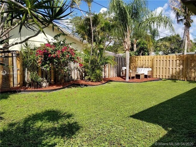 Building Photo - 231 NE 23rd Ave