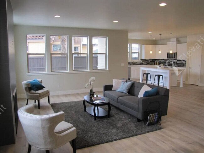 Foto del edificio - Coming Soon, Unfurnished - Luxury Home in ...
