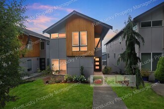Building Photo - 5927 19th Ave S
