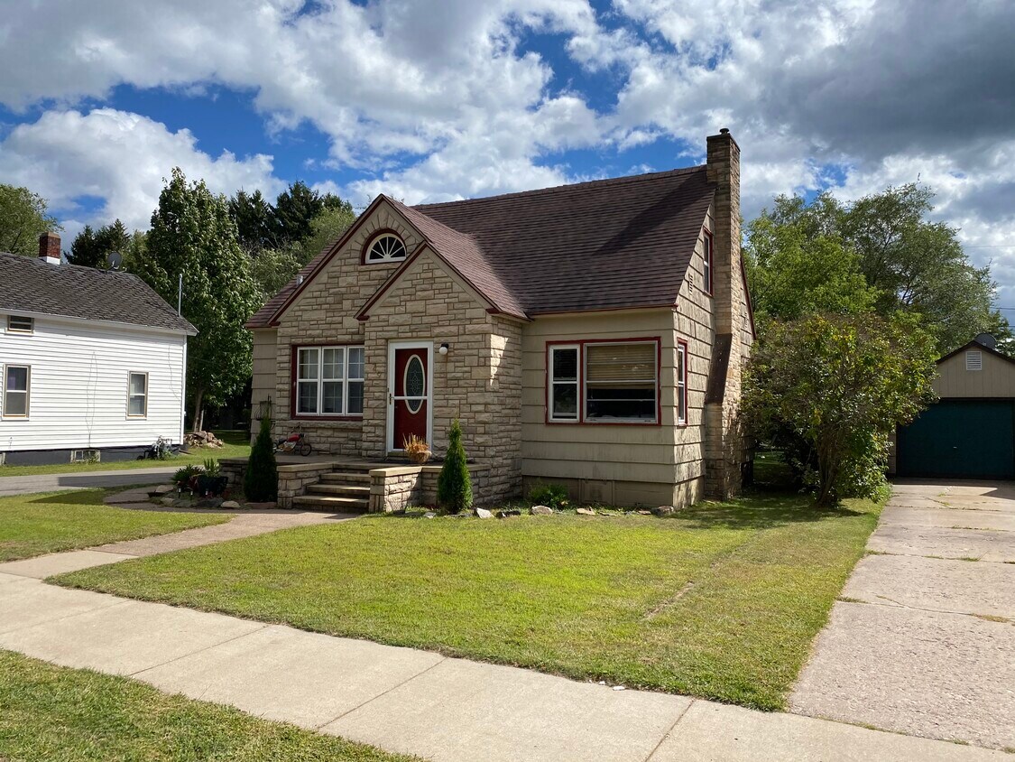 129 Williams St Unit Upper, Schofield, WI 54476 129 Williams St