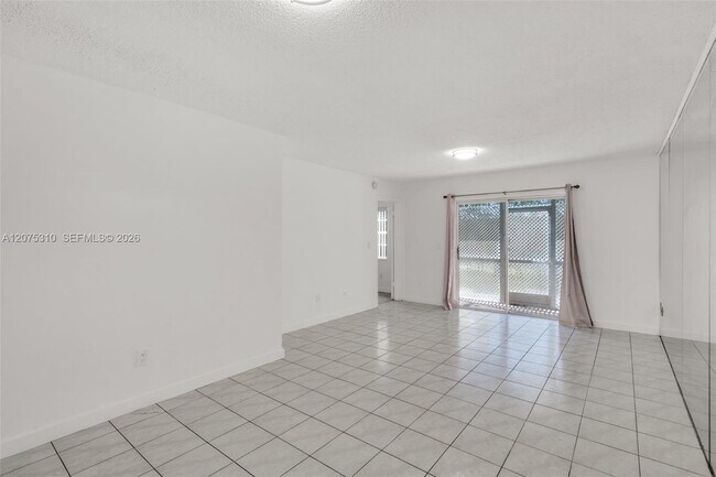 Building Photo - 426 NE 210th Cir Terrace