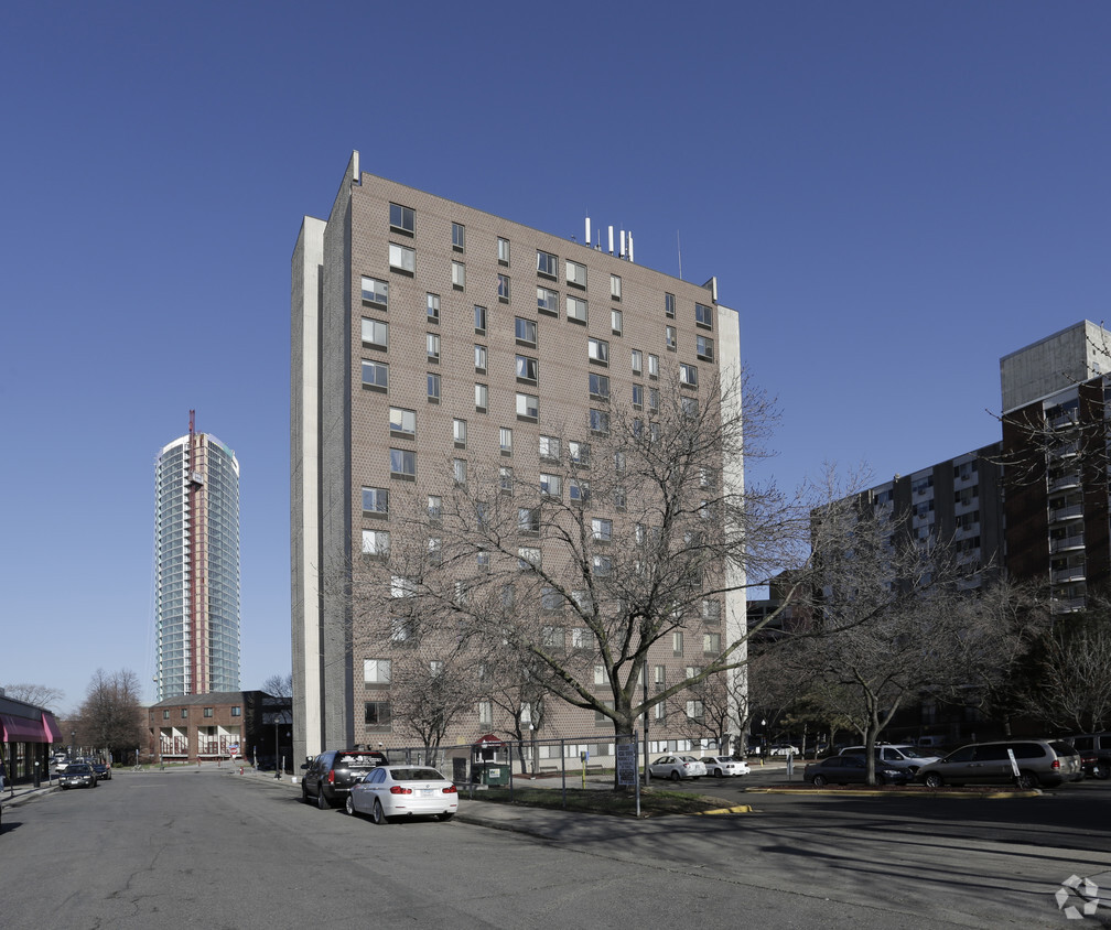 Building Photo - Loring 100