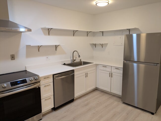 Quiet close cabinets - 850 W Moorhead Cir Apartment