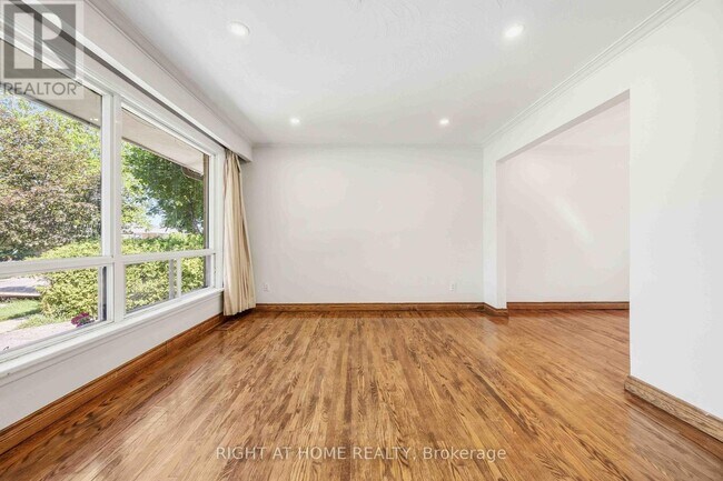 Photo du bâtiment - 1 Mozart Ave