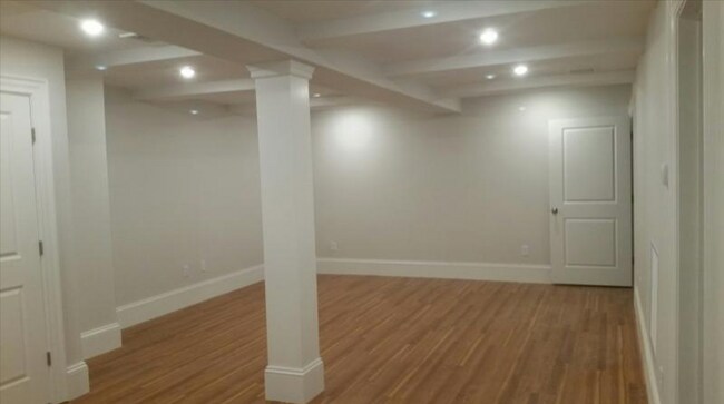 Foto del edificio - 2044 Beacon St