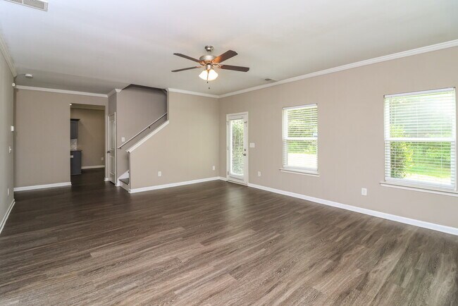 Foto del edificio - 646 Fieldcrest Dr