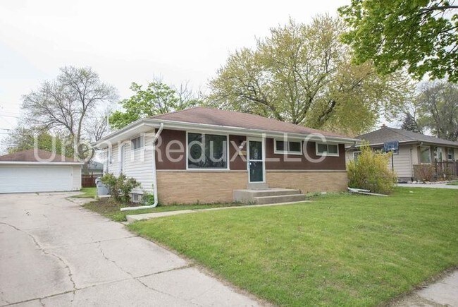 Building Photo - 8549 W Douglas Ave