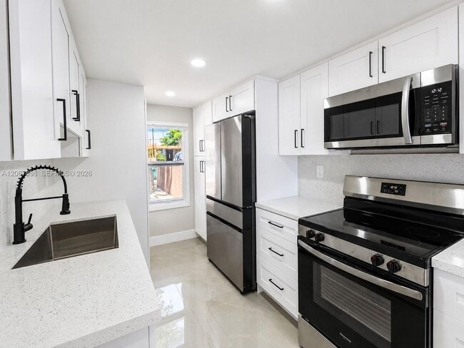 Foto del edificio - 14124 Kendale Lakes Cir
