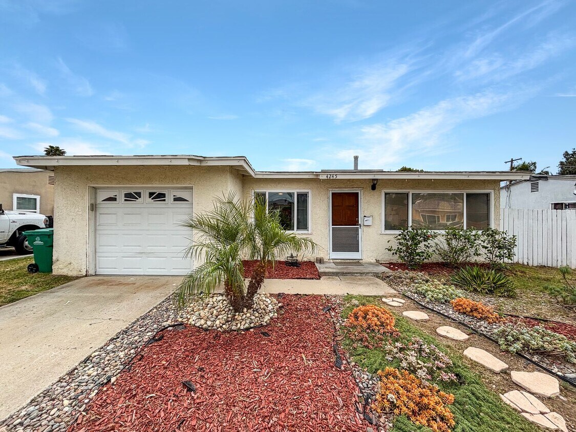 Foto principal - Newly Remodeled 3BR/1BA House in Clairemon...