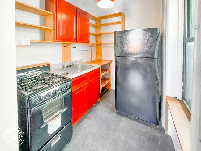 Foto del edificio - 816 Nostrand Ave