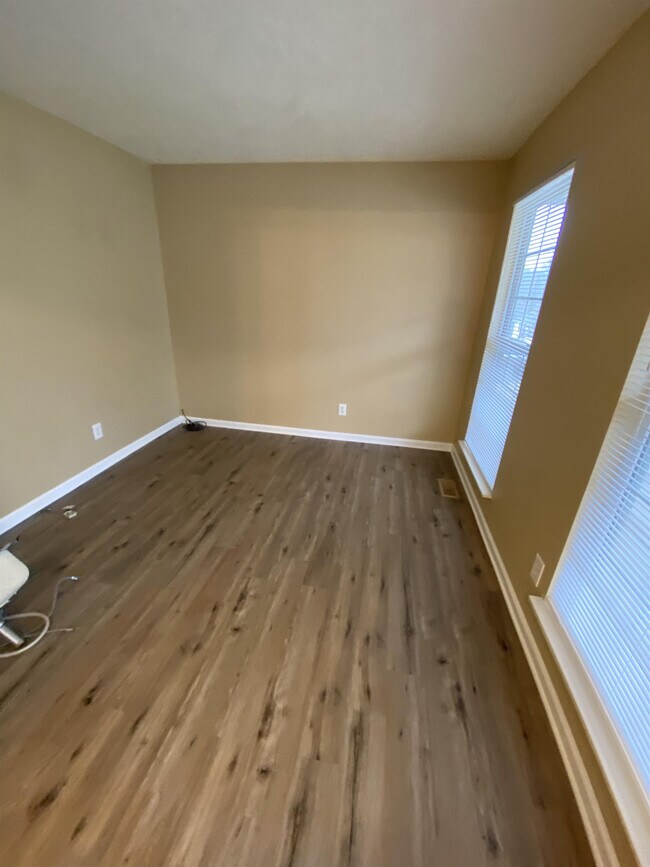 Foto del edificio - 7460 Twin Brooks Blvd