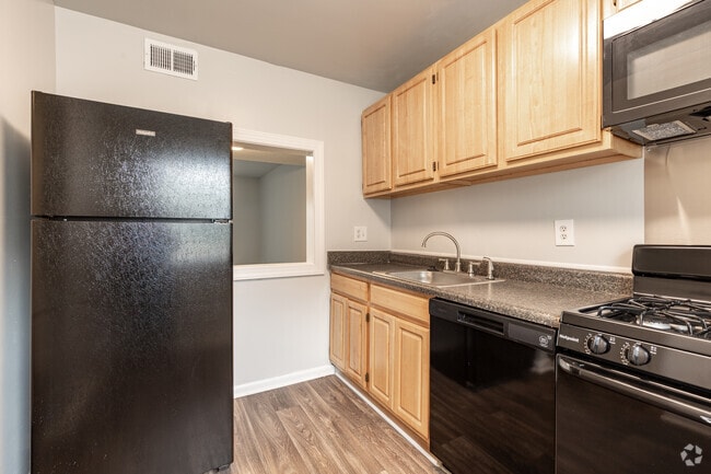 Building Photo - Chippenham Townhomes