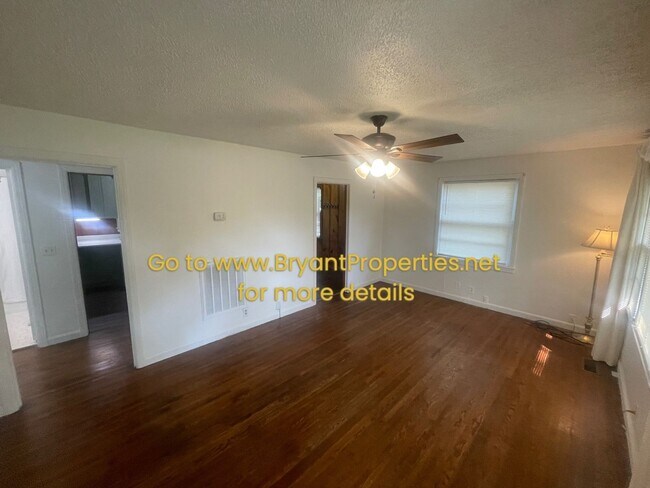 Foto del edificio - 3133 Cloverwood Dr