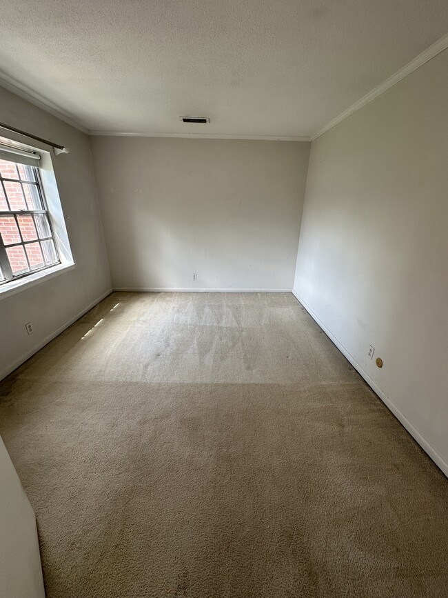 Photo - 117 Lake Shore Rd Townhome