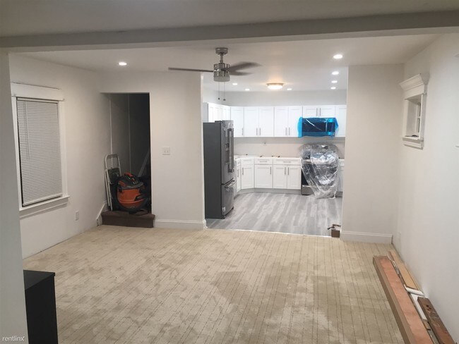 Building Photo - 3 br, 1 bath House - 119-30 177th Place Main