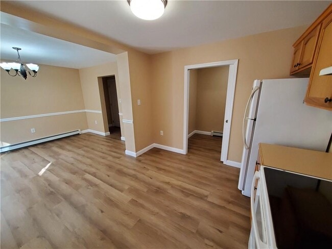 Building Photo - 35 MAPLEVILLE MAIN St