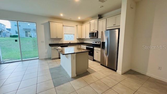 Foto del edificio - 1128 Lakeshore Breeze Pl