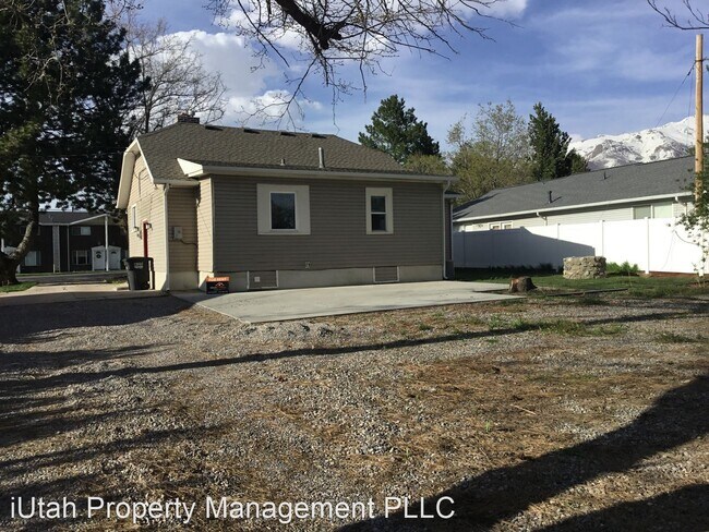 Foto del edificio - 3 br, 2 bath House - 146 East 200