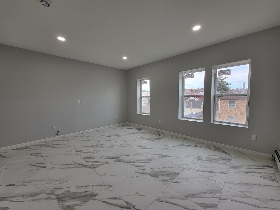 14313 Hillside Avenue Unit 3, Queens, NY 11435 Room for Rent in Queens, NY