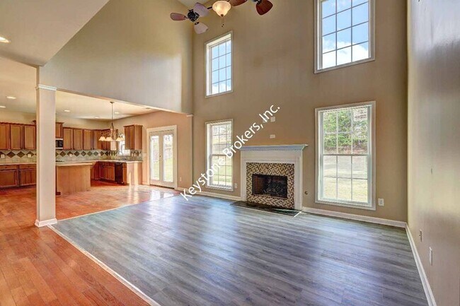 Building Photo - 1220 Shelborne Way