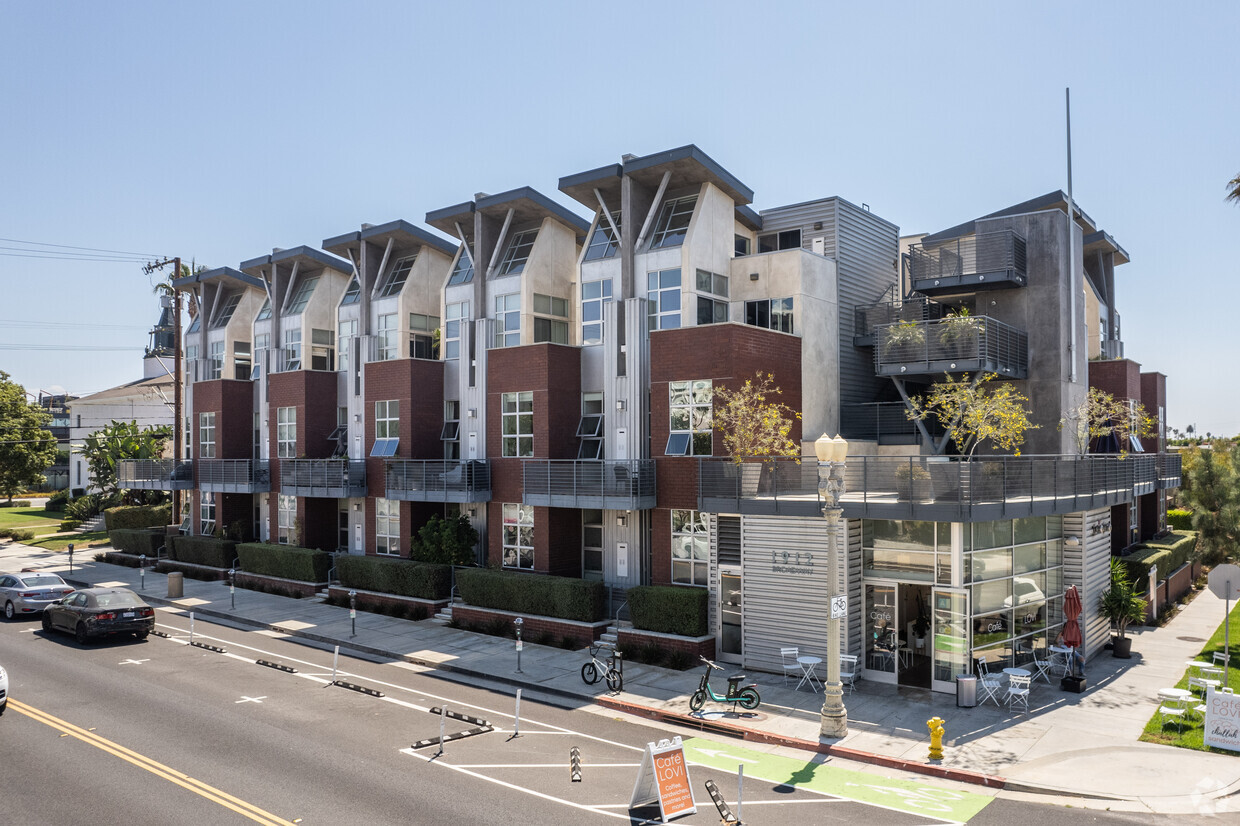 Primary Photo - The Broadway Lofts