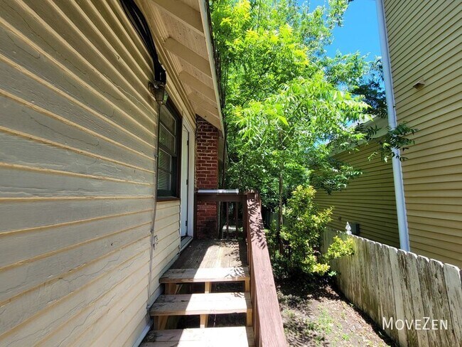 Building Photo - 708 Devereux St B Raleigh, NC 27605 Famous...