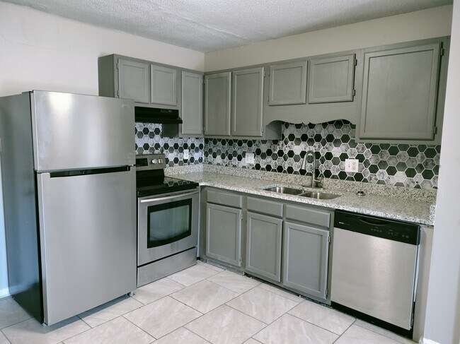 Building Photo - 101 Carmine Cir
