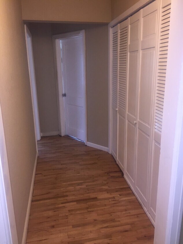 Foto del edificio - 2311 S Crestway St
