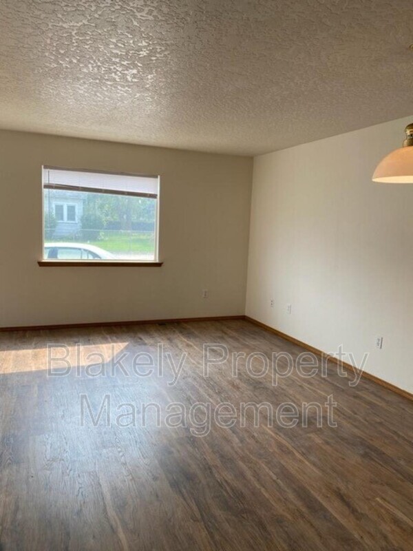 Foto del edificio - 2711 S Indiana Ave