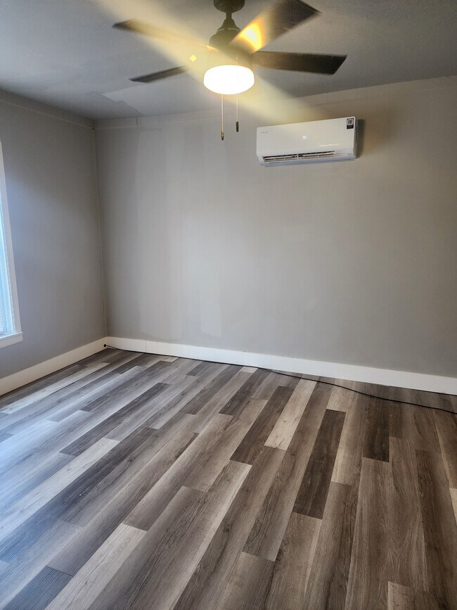 Foto del edificio - 2402 E Randolph Ave