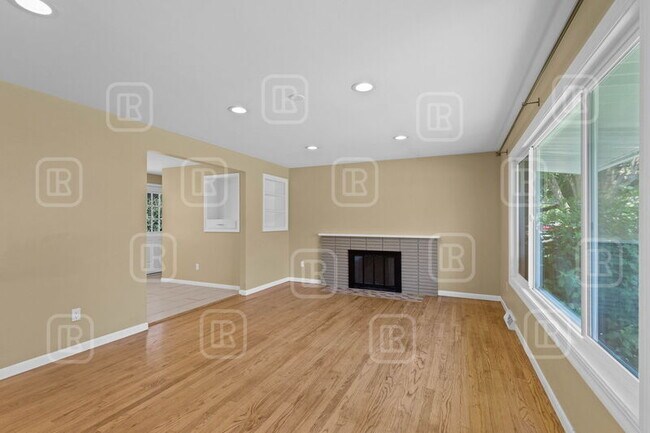 Foto del edificio - 5915 N Maple St