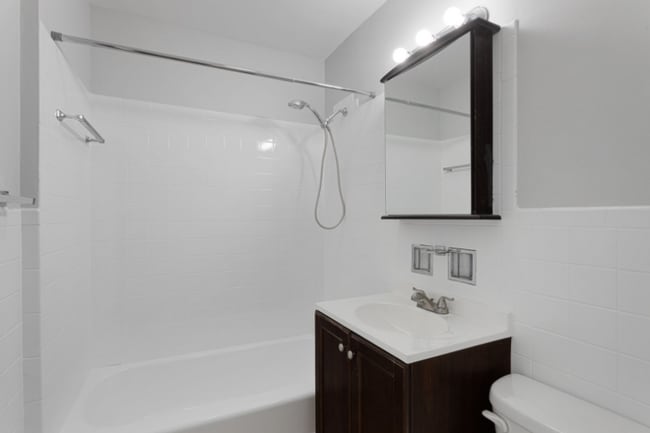 Building Photo - 6021 N Winthrop Ave