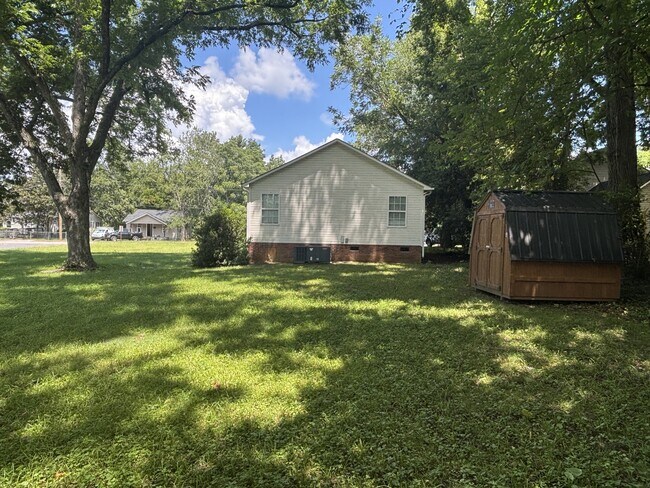 Building Photo - 529 Whitner St