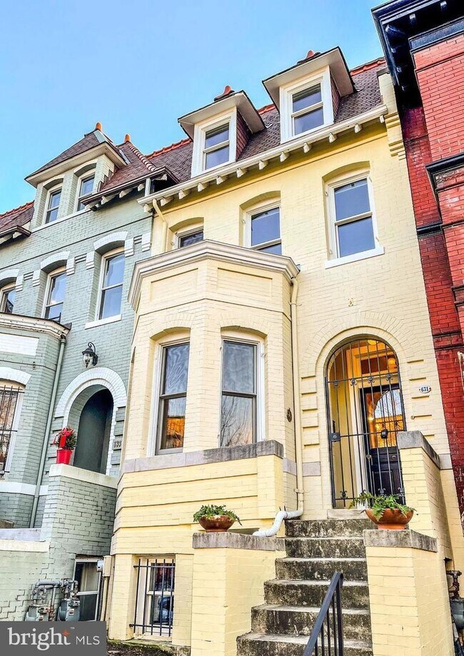 Building Photo - 631 C St NE