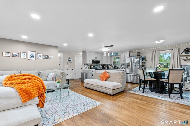 Building Photo - 128 Forest Dr