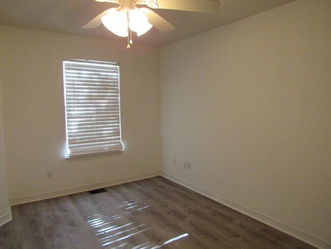 Foto del edificio - Convenient Northeast location!