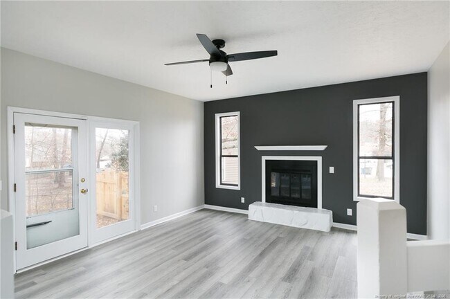 Foto del edificio - 7128 Old Castle Dr