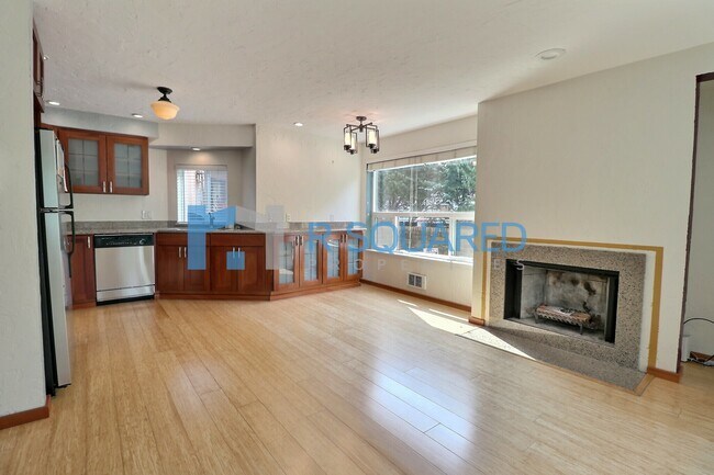 Building Photo - 5642 California Ave SW