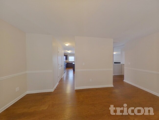 Building Photo - 208 Willow Grv Wy