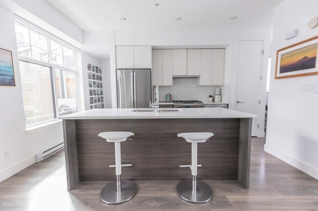 Kitchen - 5228 Savile Row
