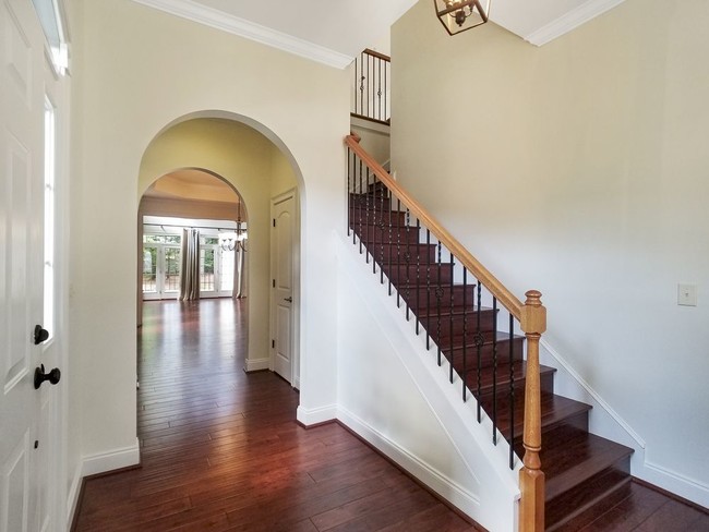 Building Photo - Thornblade Area Luxury Town Home