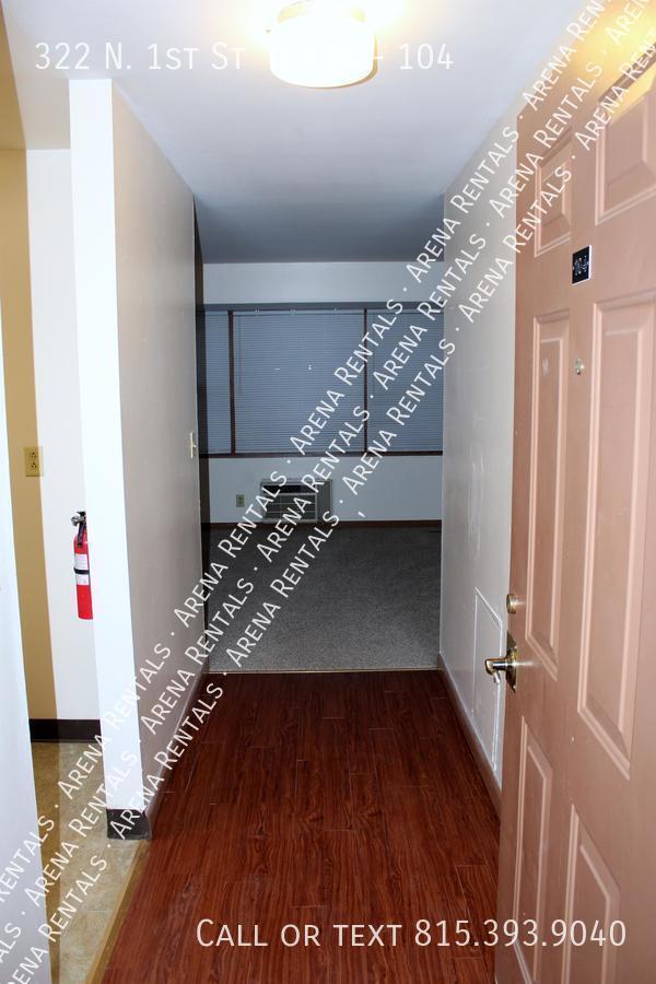 Foto del edificio - 322 N 1st St