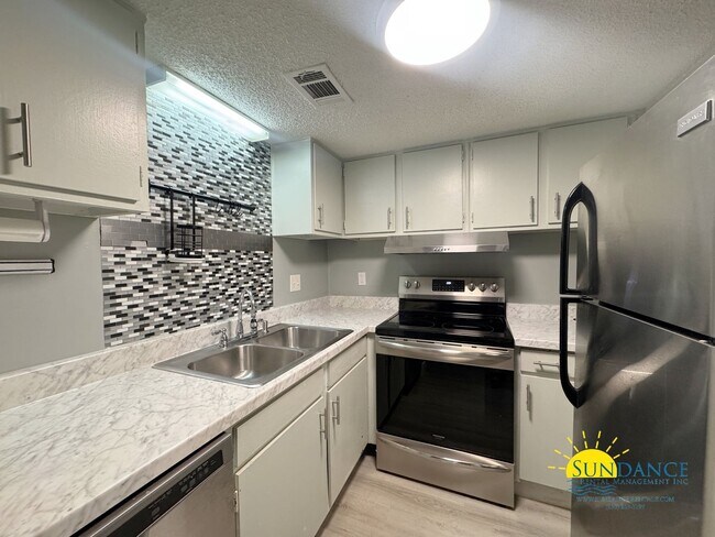 Foto del edificio - Waterfront 2 Bedroom Condo in Fountainhead!