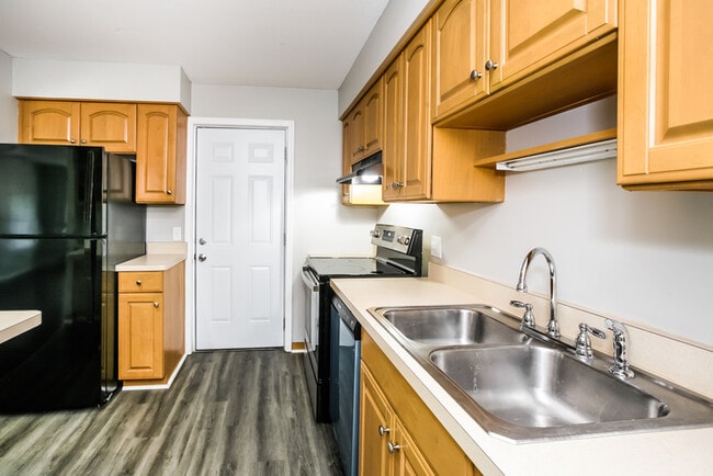 Building Photo - 6588 Montevista Dr