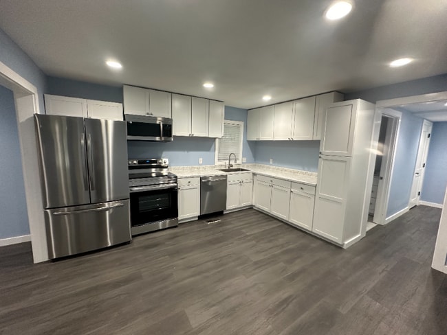 Building Photo - 265 Glade St