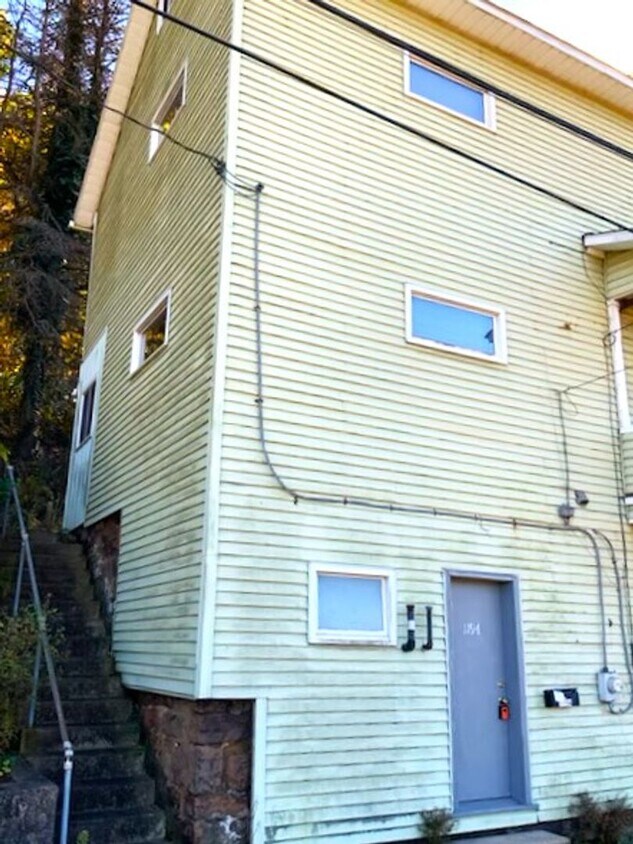 11921194 Main St Unit 1194 Main, Johnstown, PA 15909 Room for Rent