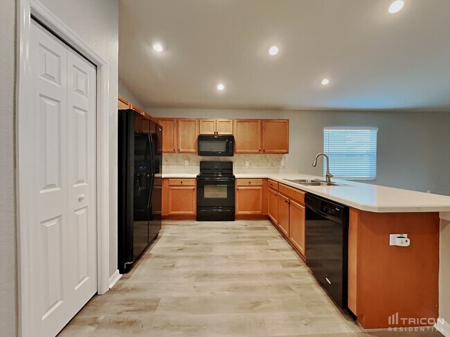 Foto del edificio - 921 Kingfisher Dr