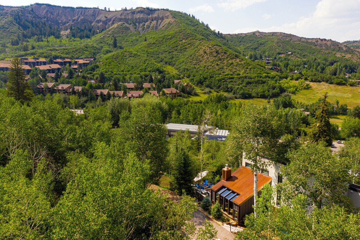 Foto principal - 145 N Ridge Ln