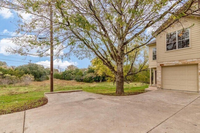 Foto del edificio - 2903 Whisper Oaks Ln