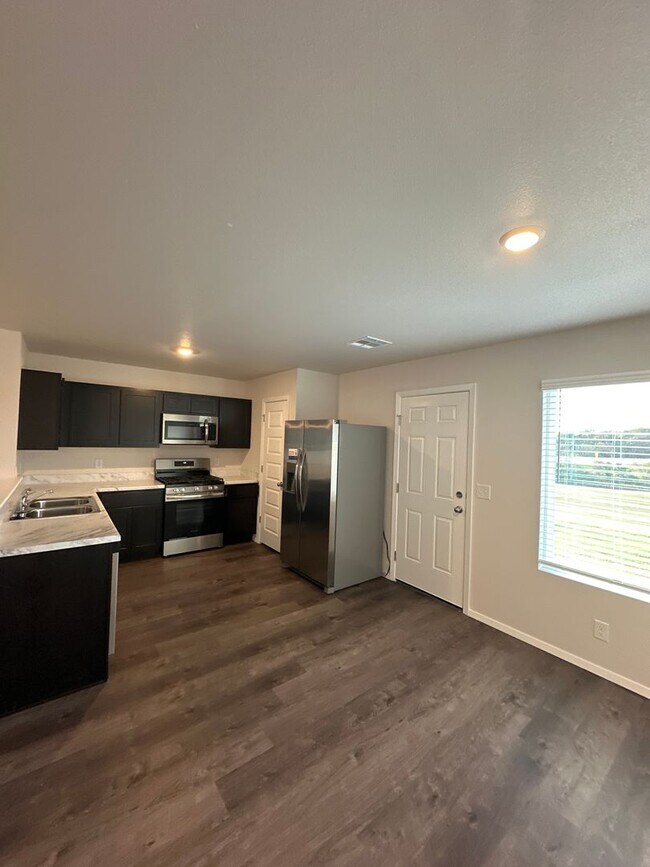 Foto del edificio - Newer 3-Bed, 2-Bath Home in Claremore — Modern Comfort & Style Designed for You